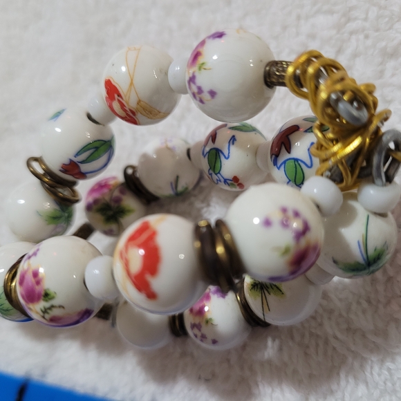 Floral Beaded Keychain - Picture 3 of 5